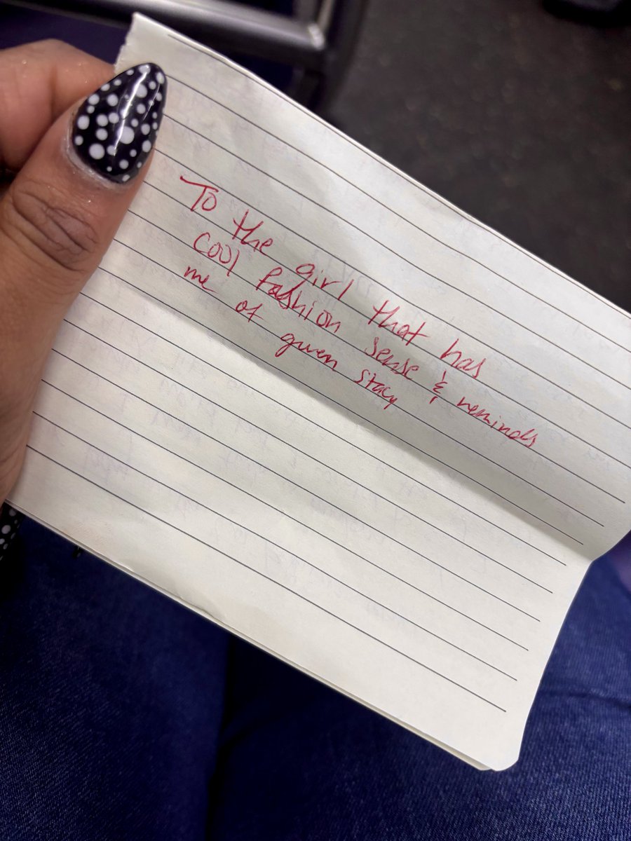 Iam_Afrodisiac's tweet photo. sitting on the train and this girl just handed me the sweetest handwritten note 🥹🥹🥹 https://t.co/LEyLg1Kx6K