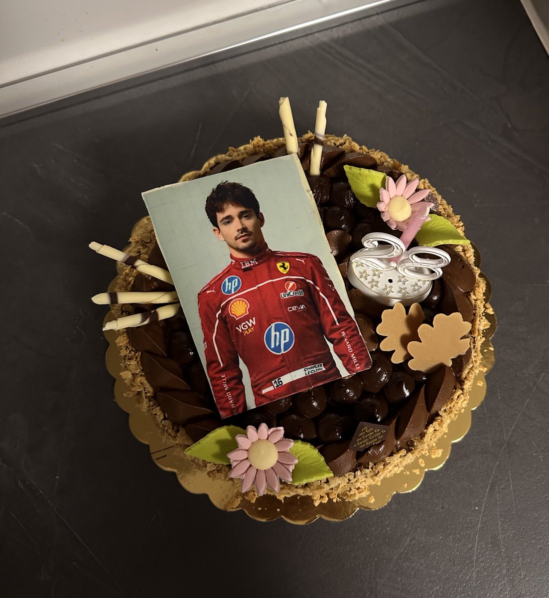 Ale_98_f1's tweet photo. Le torte a sorpresa, quelle belle💁🏻‍♀️😂✨ https://t.co/ZNGnoIySyC