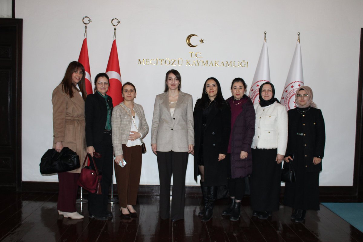 Kaymakamımız Sayın Fatma Gül NAYMAN Şehit Mahmut Daştan Mesleki ve Teknik Anadolu Lisesi'nde görevli öğretmenlerimiz ile bir araya geldiler.