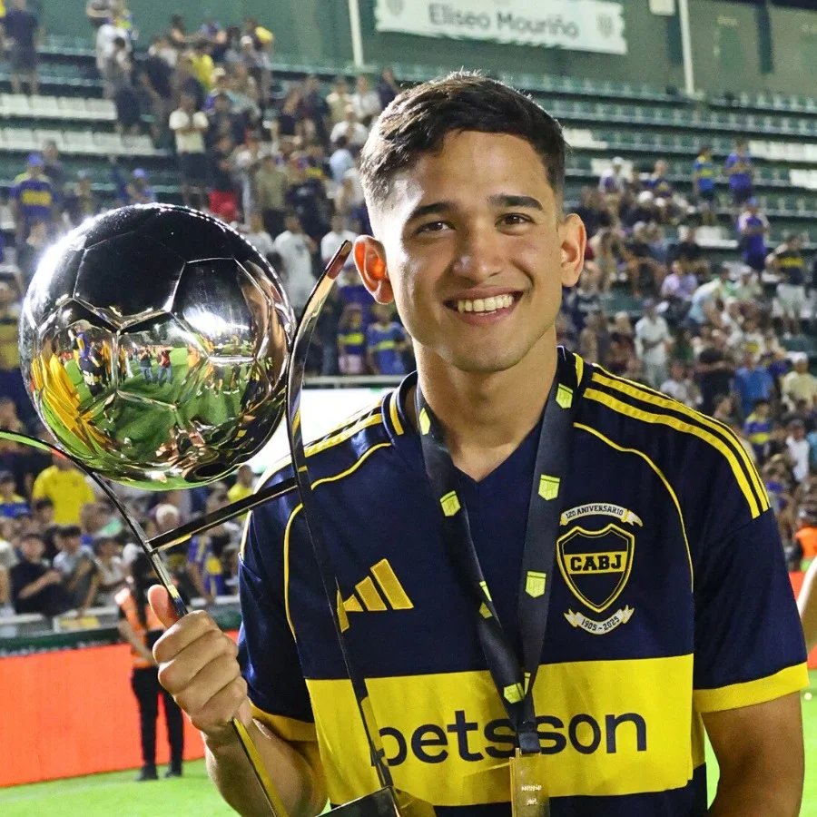 Día 1 pidiendo a Dylan Gorosito para que sea el 4 titular de Boca.