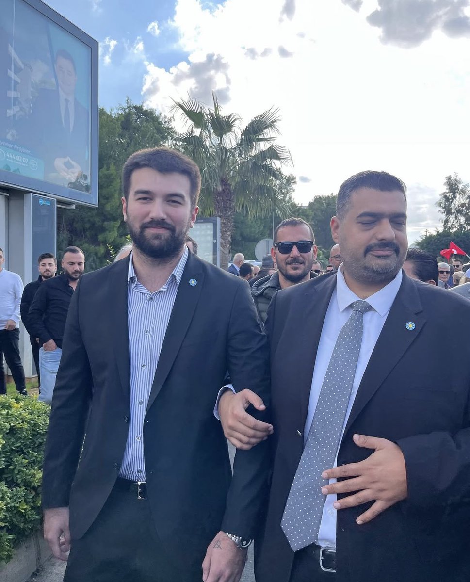 Üzerimde çok emeği olan kıymetli başkanım ve ağabeyim Alper Arıkan’ın vefat haberini derin bir üzüntüyle öğrendim.

Merhuma Allah’tan rahmet; ailesine, yakınlarına ve camiamıza sabır diliyorum. Mekânı cennet olsun.