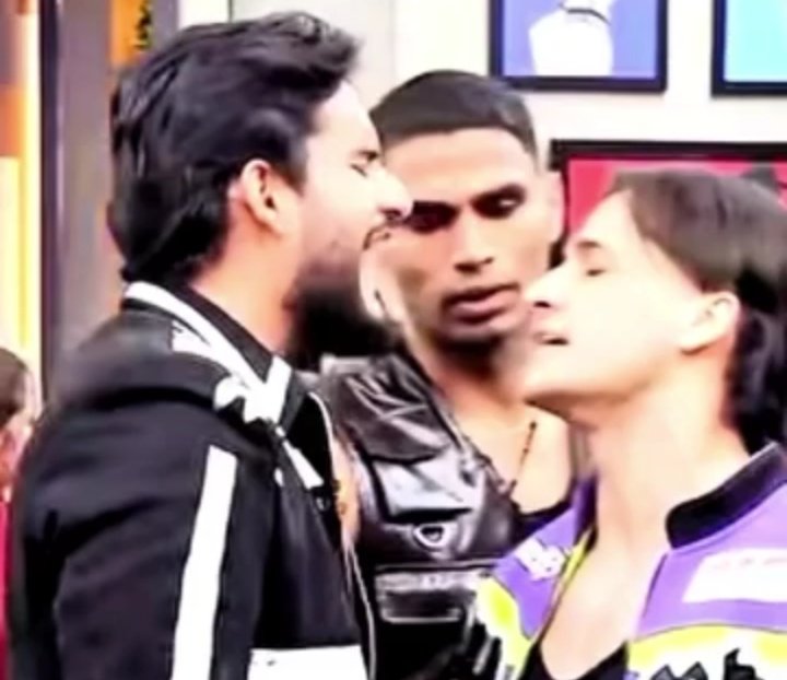 Ek baar phir last khakr yh bahar hoga 
Iske 2 baap h 
Siddharth Shukla aur abhishek malhan 
#AbhishekMalhan #PandaGang