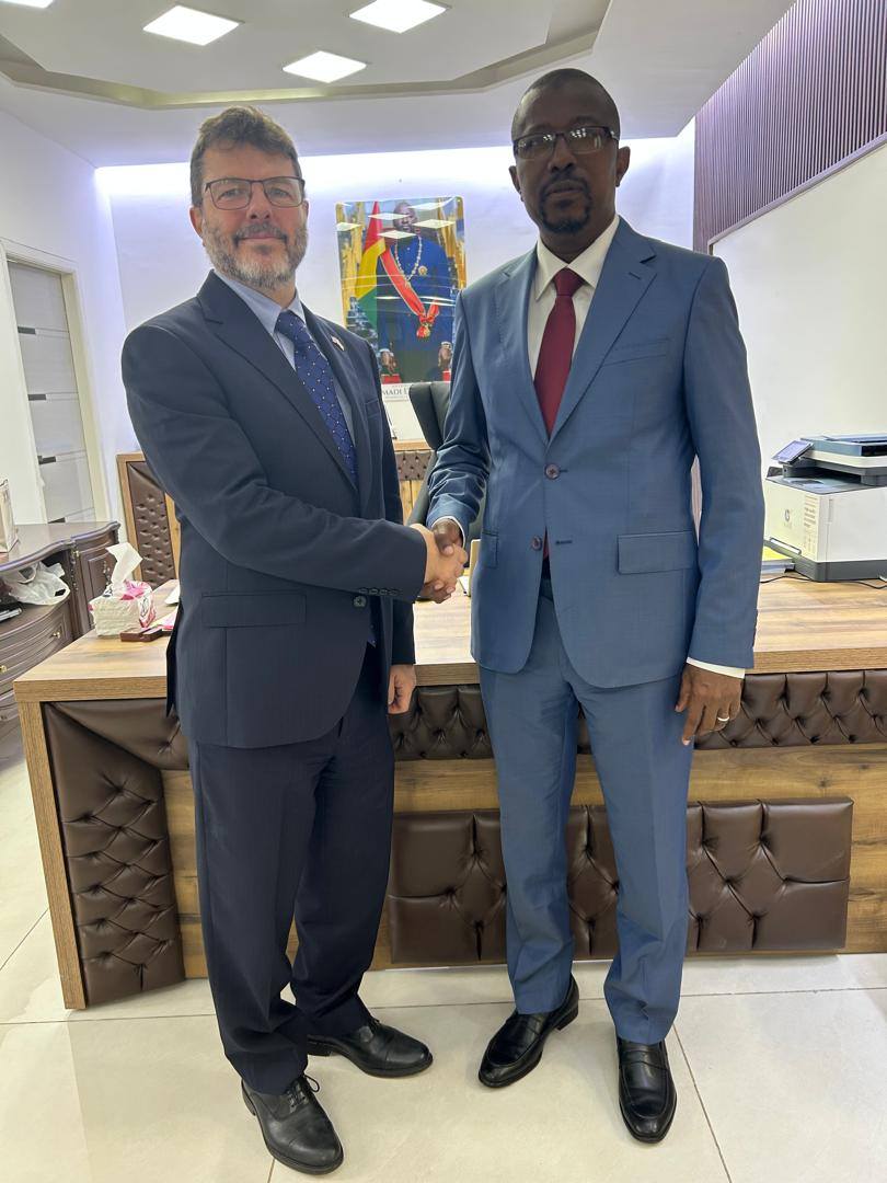 UK in Guinea 🇬🇧🇬🇳 tweet media