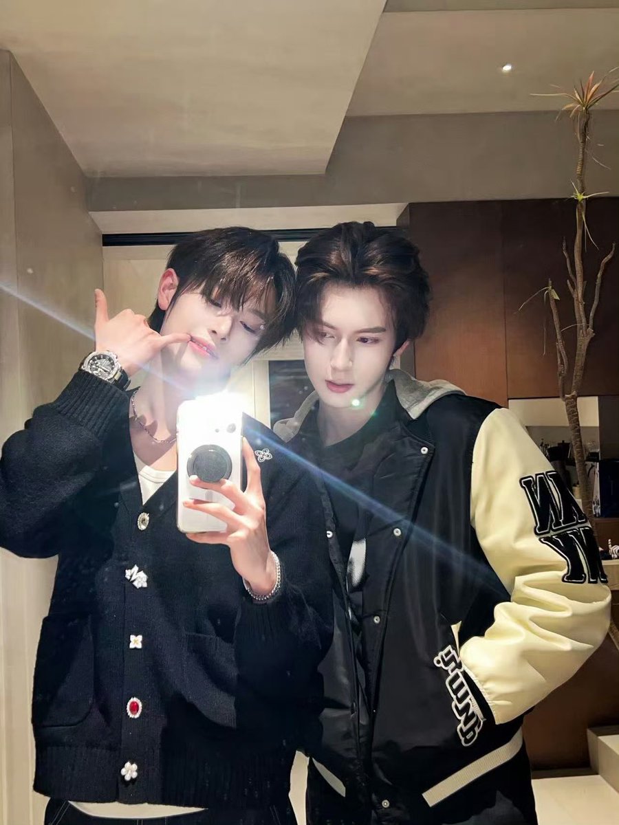 아인.. tweet media