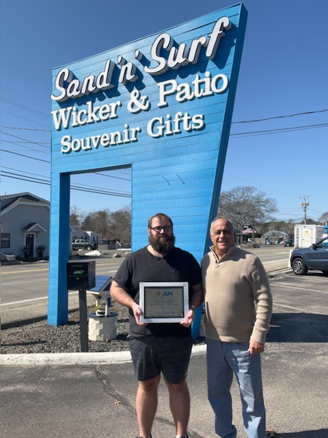 RetailersofMA's tweet image. Congratulations to Sand 'n' Surf Wicker &amp;amp; Gifts on 25 years as a member of the Retailers Association of Massachusetts and for participating in RAM’s Workers’ Compensation program through Cove Risk.

A beloved, long-standing family-owned business, Sand 'n' Surf Wicker &amp;amp; Gifts  in