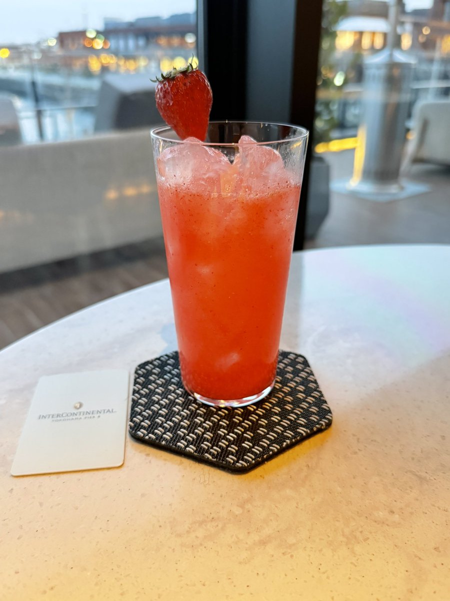 ninbunjah26's tweet photo. Seasonal Fresh Fruit Cocktails
各¥1,800
①苺
②蜜柑
#IHG #pier8 #LARBOARD https://t.co/FXwO2yoQYW