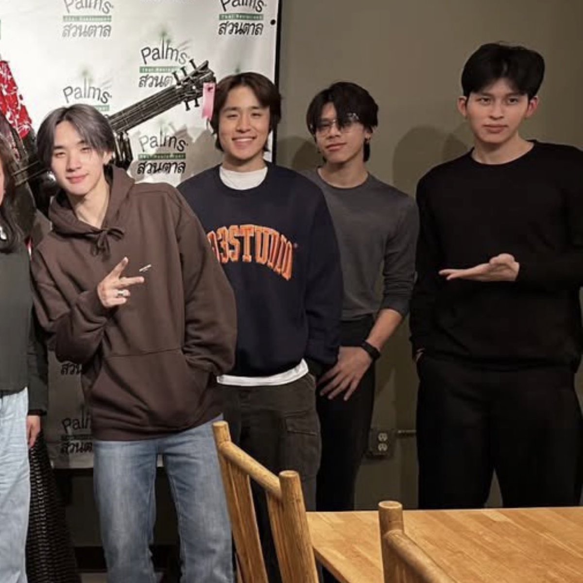 ปอนด์(ไม่ได้กล่าว) : และนี่นัทฮงนะค้าบทุกคน เชิญชิมกันได้ตามสบาย

ꕥ ₊˚. #nuthong #นัทฮง ⑅˚⊹🥜◟♡🍦