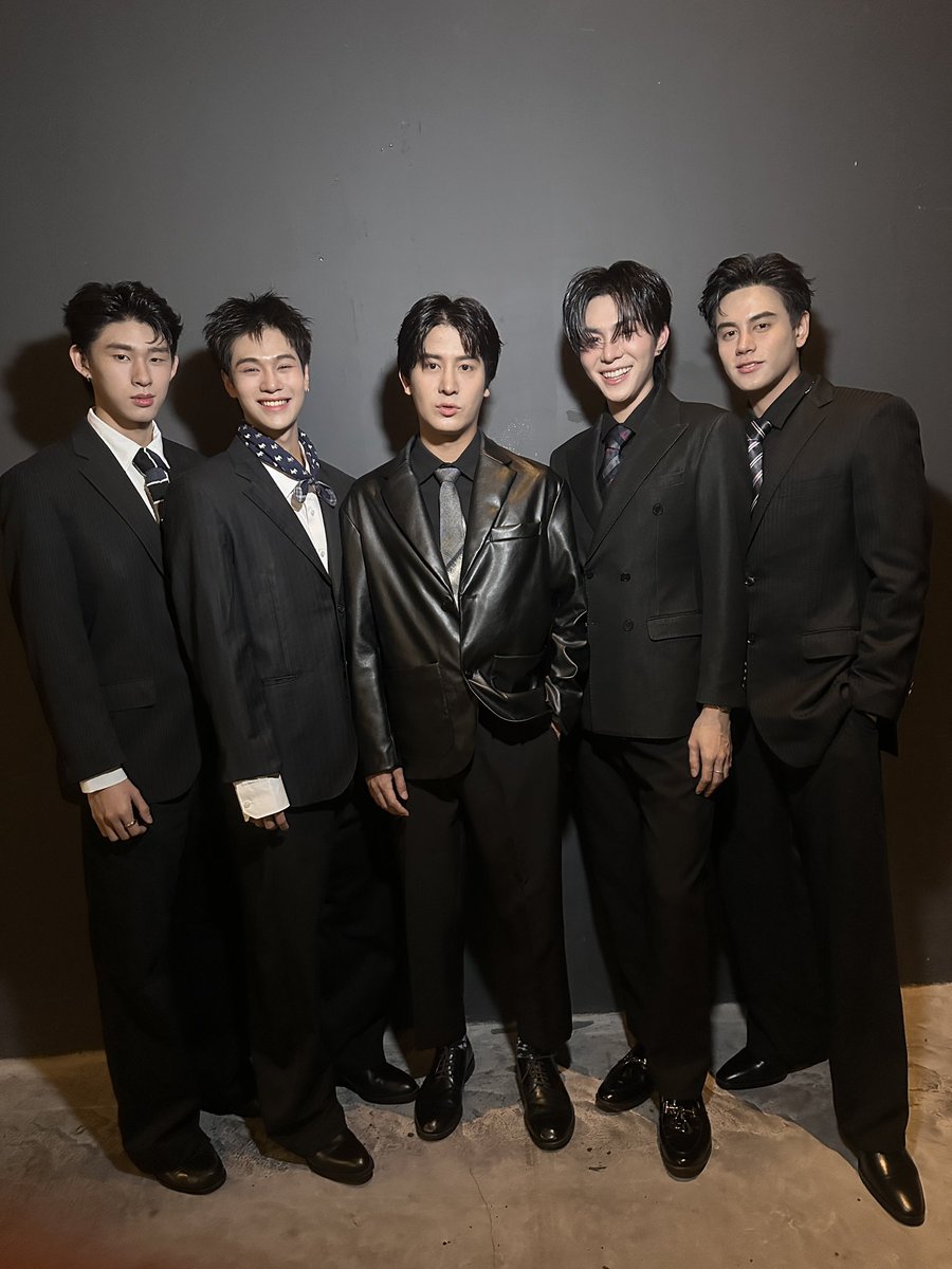 UltimateTroop tweet media