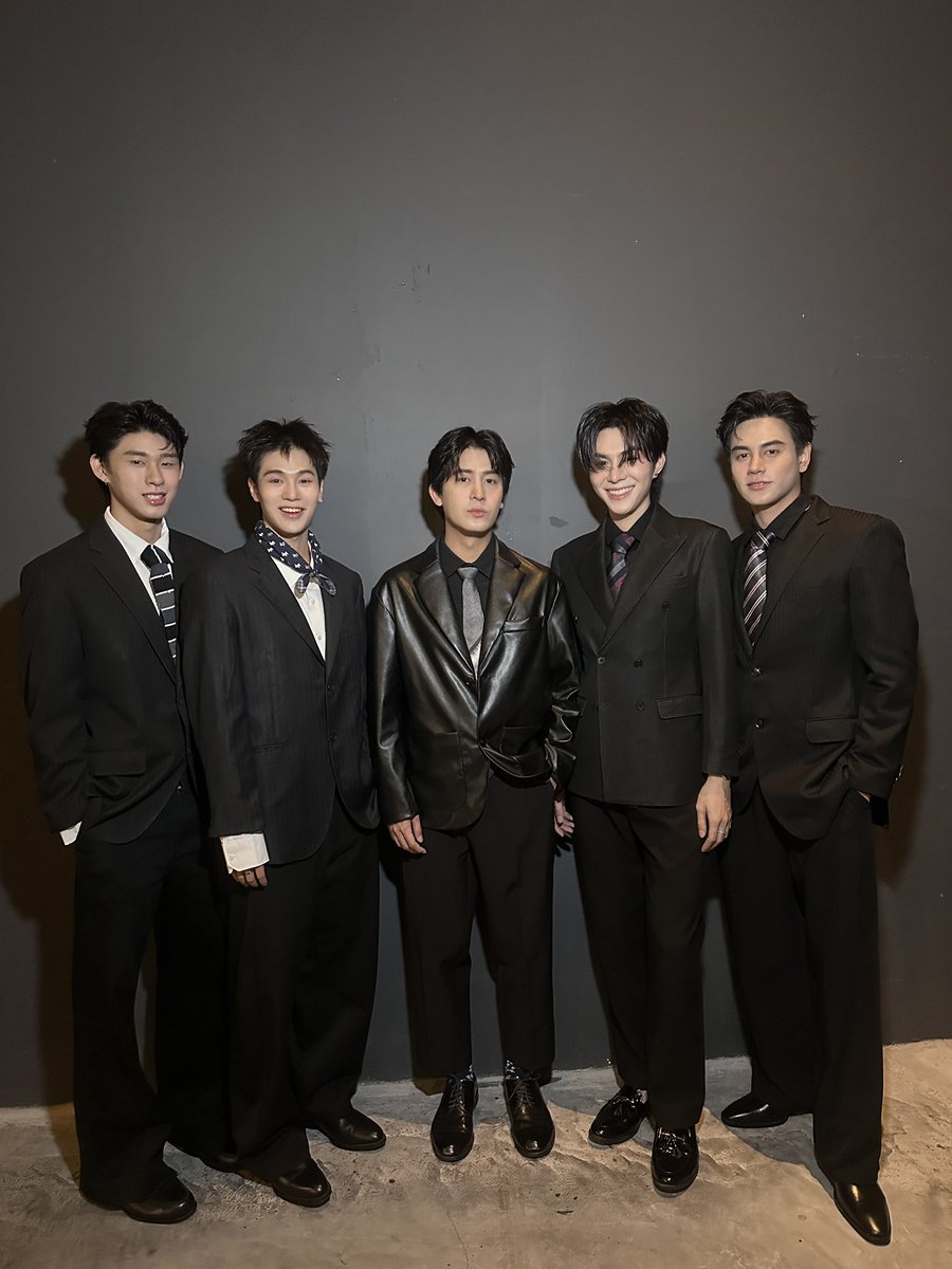 UltimateTroop tweet media