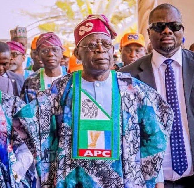 Eyeofnigeria's tweet image. Politics isn’t simple arithmetic; it’s more like calculus—full of complex factors and variables the opponent cannot predict. And in this game, Bola Ahmed Tinubu is often 100 steps ahead of his opponents.
Do you agree with me.
#TinubuAdministration #Tinubu #nigeriansindiaspora