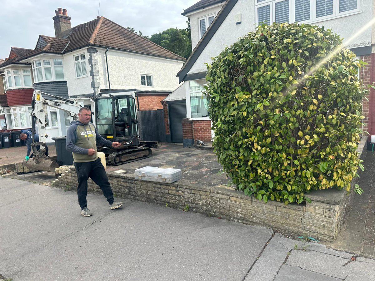 Crown Paving tweet media