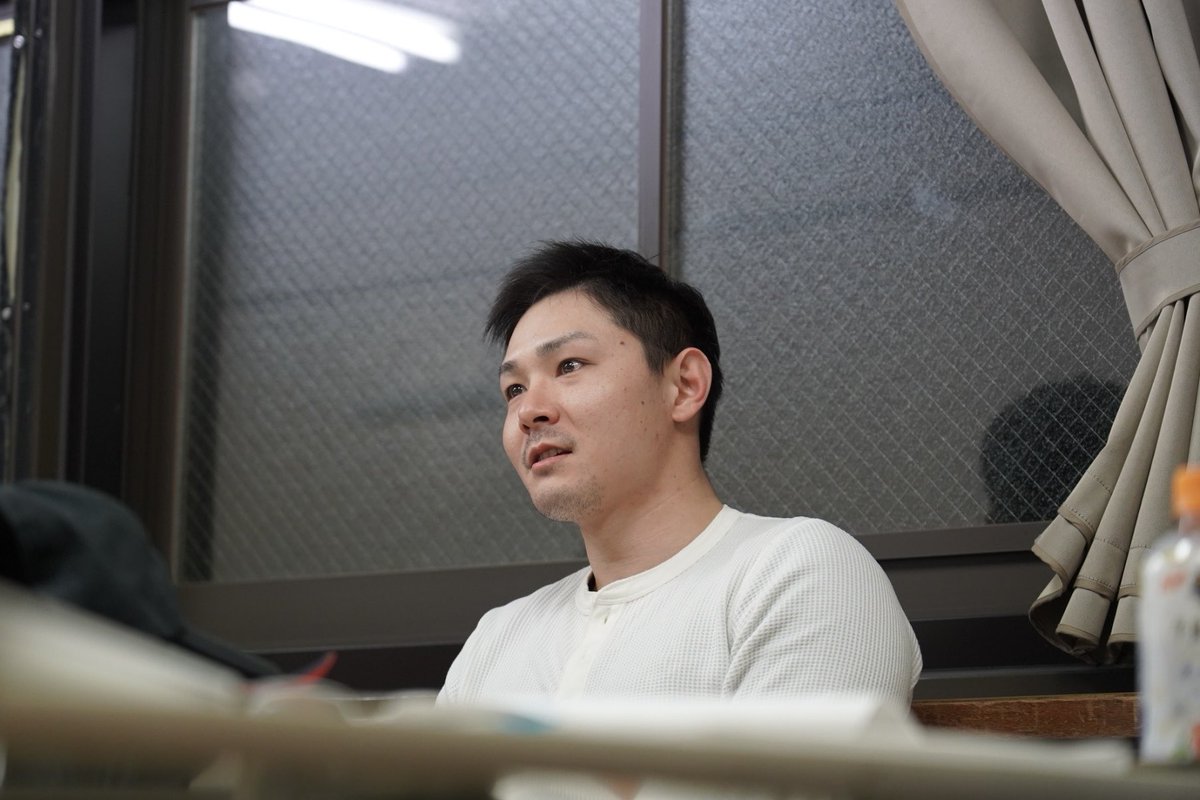 #ありがとう男子
『#international』
鋭意稽古中です。
骨太で重厚な今作品。
試行錯誤しながら丁寧に読み稽古を重ねる。
#インターナショナル

【鹿野宗健扱い予約フォーム】
ticket.corich.jp/apply/439325/0…