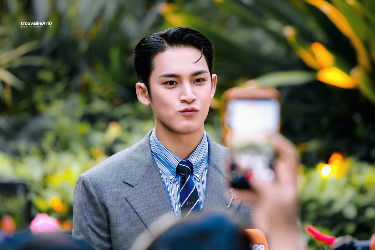 trouvailleAri0 tweet media