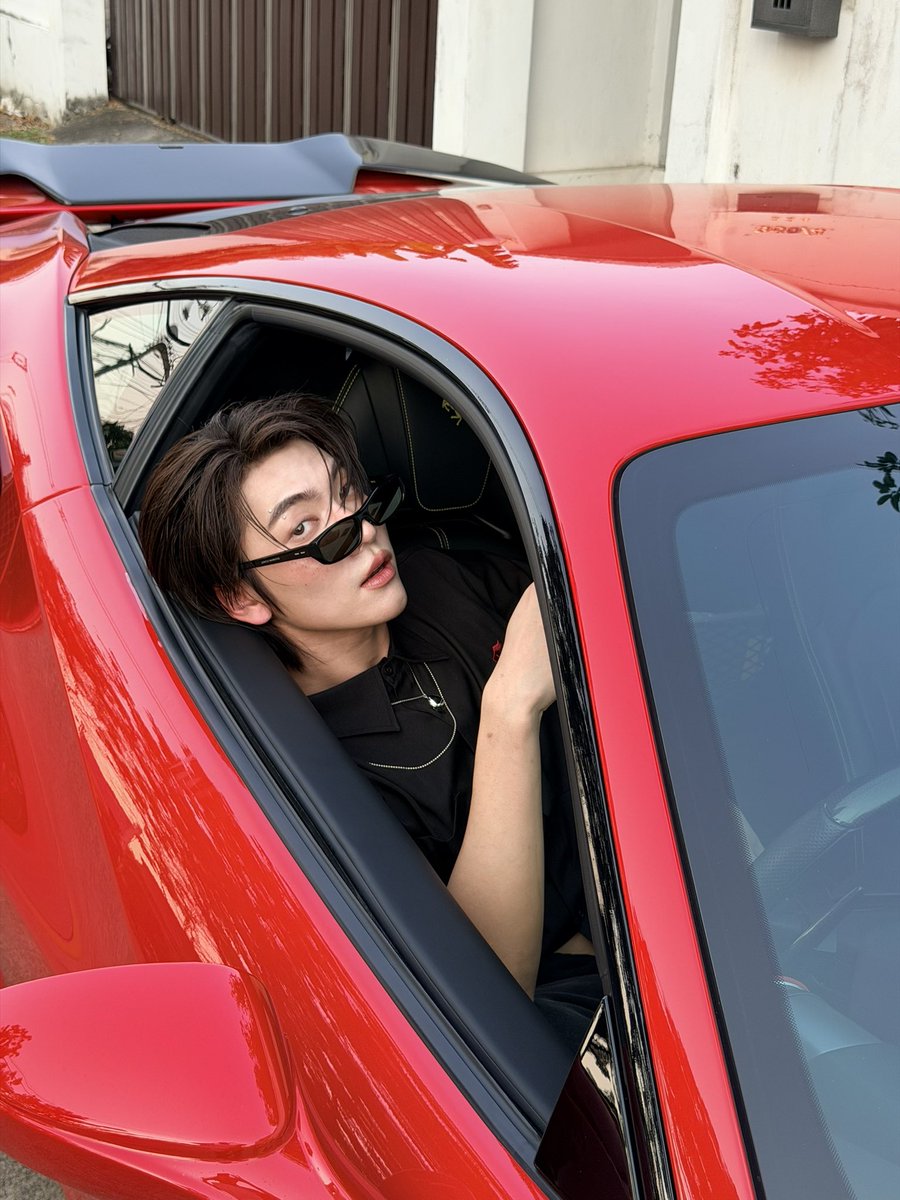BOSS.CKM tweet media