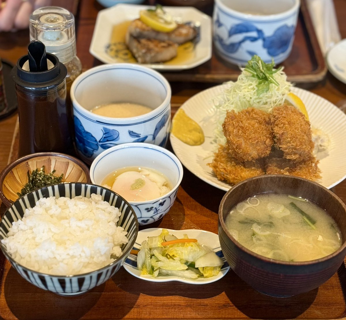 定食大好き女が【鬼リピしてる定食屋さん】3選🌟

📍yuzuki shimokitazawa
・下北沢駅から徒歩4分
・唐揚げが特に好き！ドリンクも凝ってて美味しい
・予約できないので時間帯によっては15分くらい並ぶ

📍リトルシェフ
・都立大学駅から徒歩2分
・優しい味付けで癒される