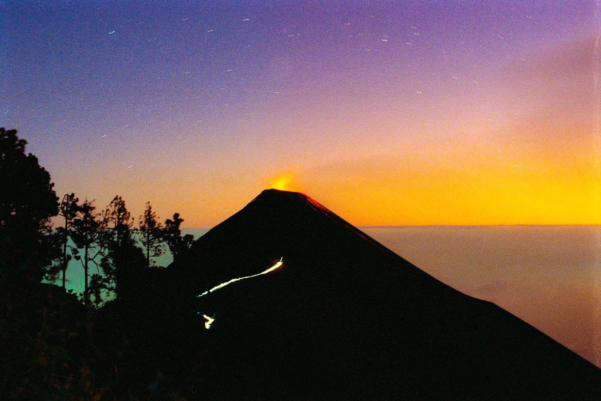 frctl_art's tweet photo. Volcans in Guatemala on 35mm film 🇬🇹 https://t.co/PbLvEHk27y