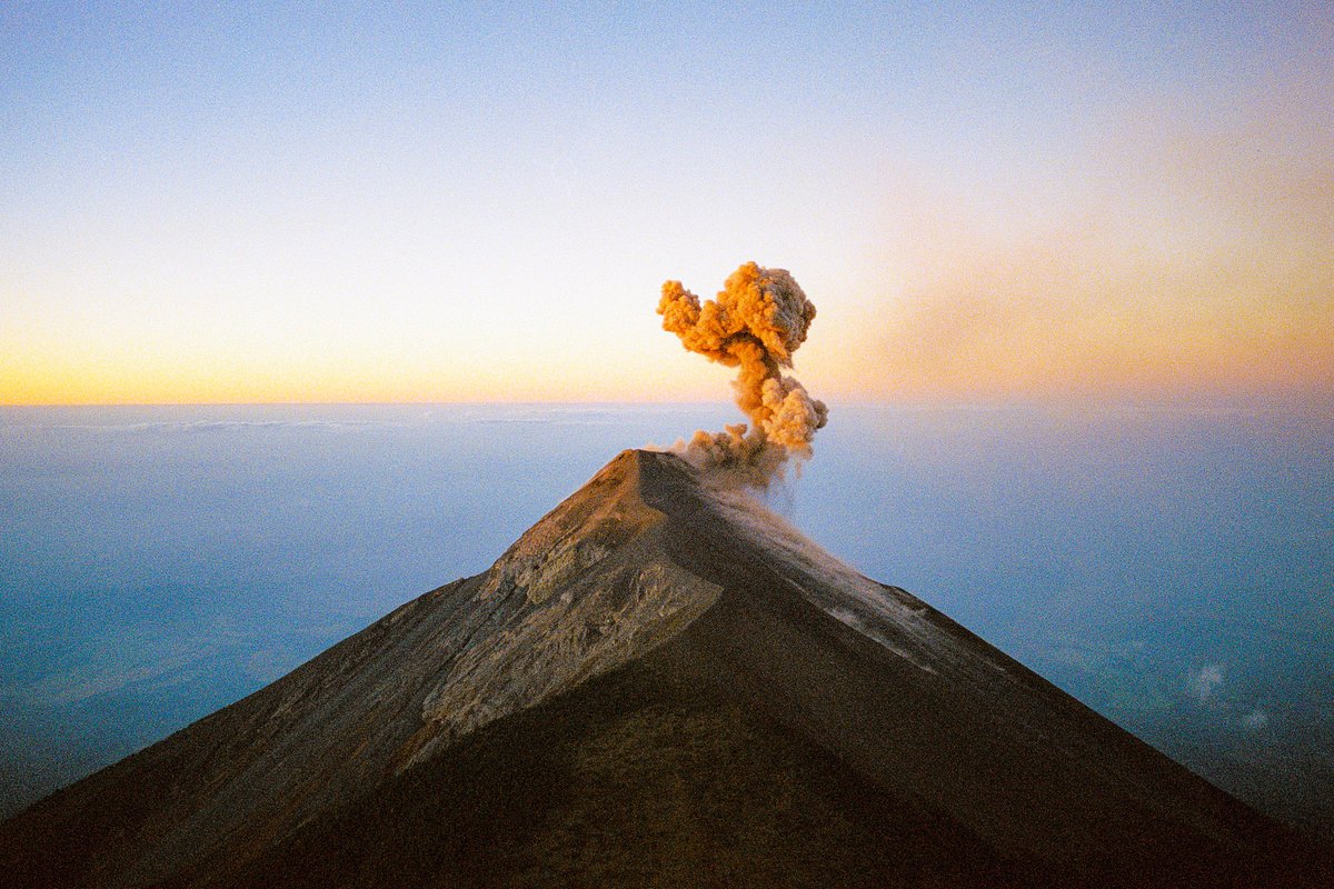 frctl_art's tweet photo. Volcans in Guatemala on 35mm film 🇬🇹 https://t.co/PbLvEHk27y