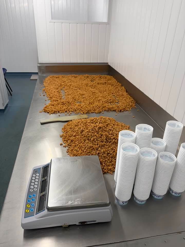 hiddensouthport's tweet image. Superior #Southport Shrimps, being potted in #Marshside by Christian Peet of Southport Seafoods 👌🏼😎 pottedshrimps.co.uk