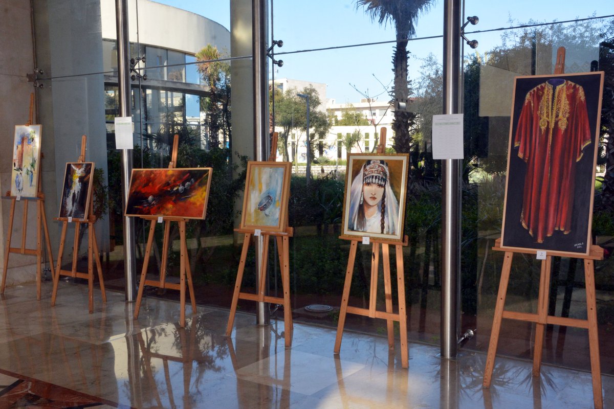 الاحتفال باليوم الدولي للنساء-  معرض فني للسيدة عائشة بلهادي
ⴰⵙⴼⵓⴳⵍⵓ ⵙ ⵡⴰⵙⵙ ⴰⴳⵔⴰⵖⵍⴰⵏ ⵏ ⵜⵎⵖⴰⵔⵉⵏ - ⴰⵙⴼⵙⴰⵔ ⵏ ⵎⴰⵙⵙⴰ  ⵄⵉⵛⴰ ⴱⵍⵀⴰⴷⵉ
Célébration de la Journée Internationale des Femmes - Exposition Artistique de Mme Aicha Belhadi