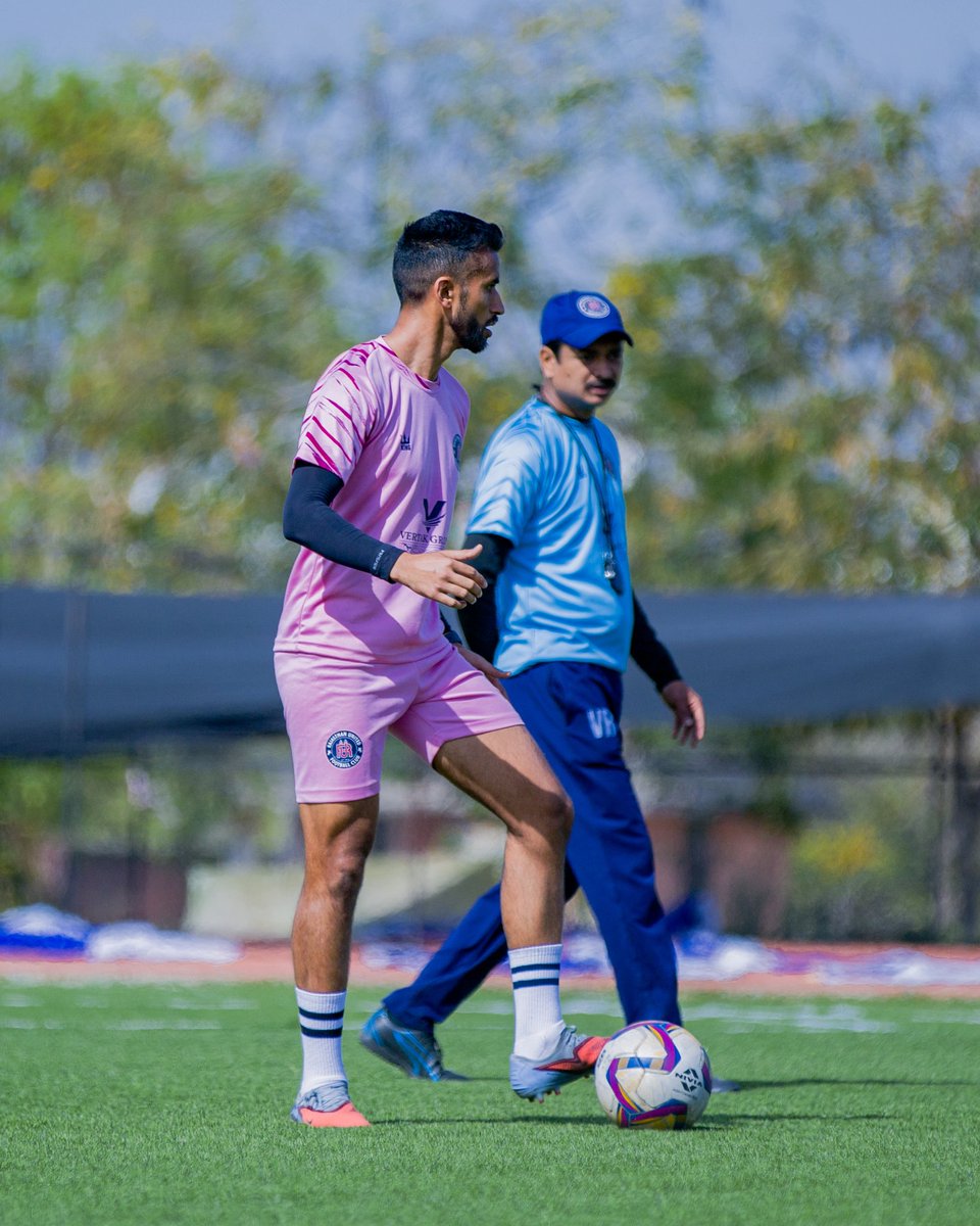 RajasthanUnited's tweet photo. Match Preview Training ⚽️⚔️💪
We are putting in the final touches ahead of tomorrow’s clash against Namdhari FC.

#rufc #IFl26 #matchpreview #homematch #desertwarriors https://t.co/owRnazhPTI