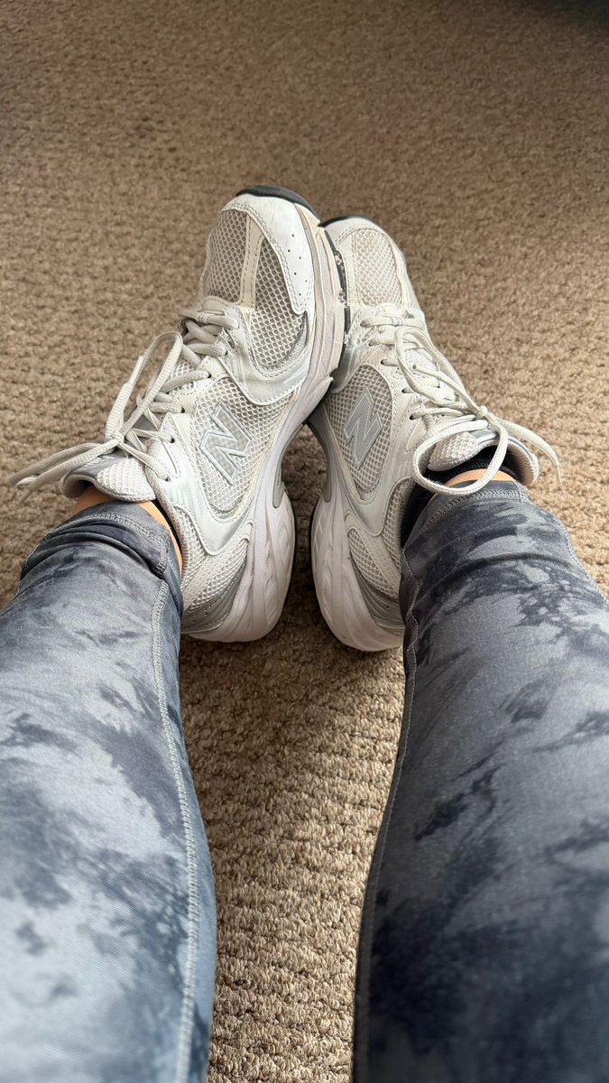 Solecommand96's tweet photo. Workout done shoes off 👟
My feet are warm, sweaty and tired after the gym 🥵👣

Do they look like they need some attention?

Full set here:
https://t.co/eYqQ0ddlDP⁠

#gymfeet #sweatyfeet #feetfinder #soles #toes #footcontent #footfetish https://t.co/wArZOVP1Pw