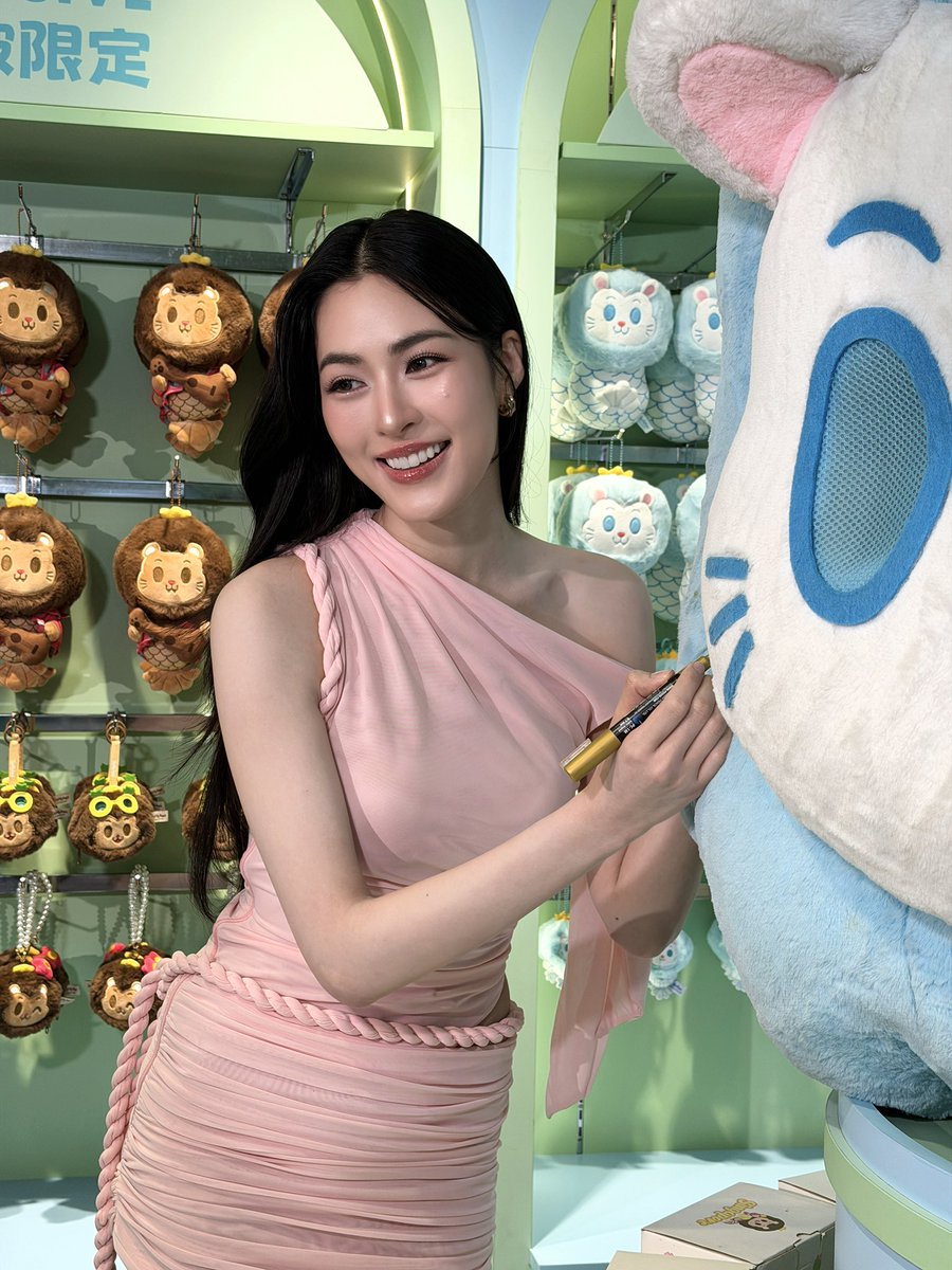 ใครอยากแยก อยากตีแตก ฝันไปก่อนนะ 😜

LINGLING X SINNKAWA SG 
#LingHappySinnkawa1stAnn
#LinglingKwong #หลิงหลิงคอง