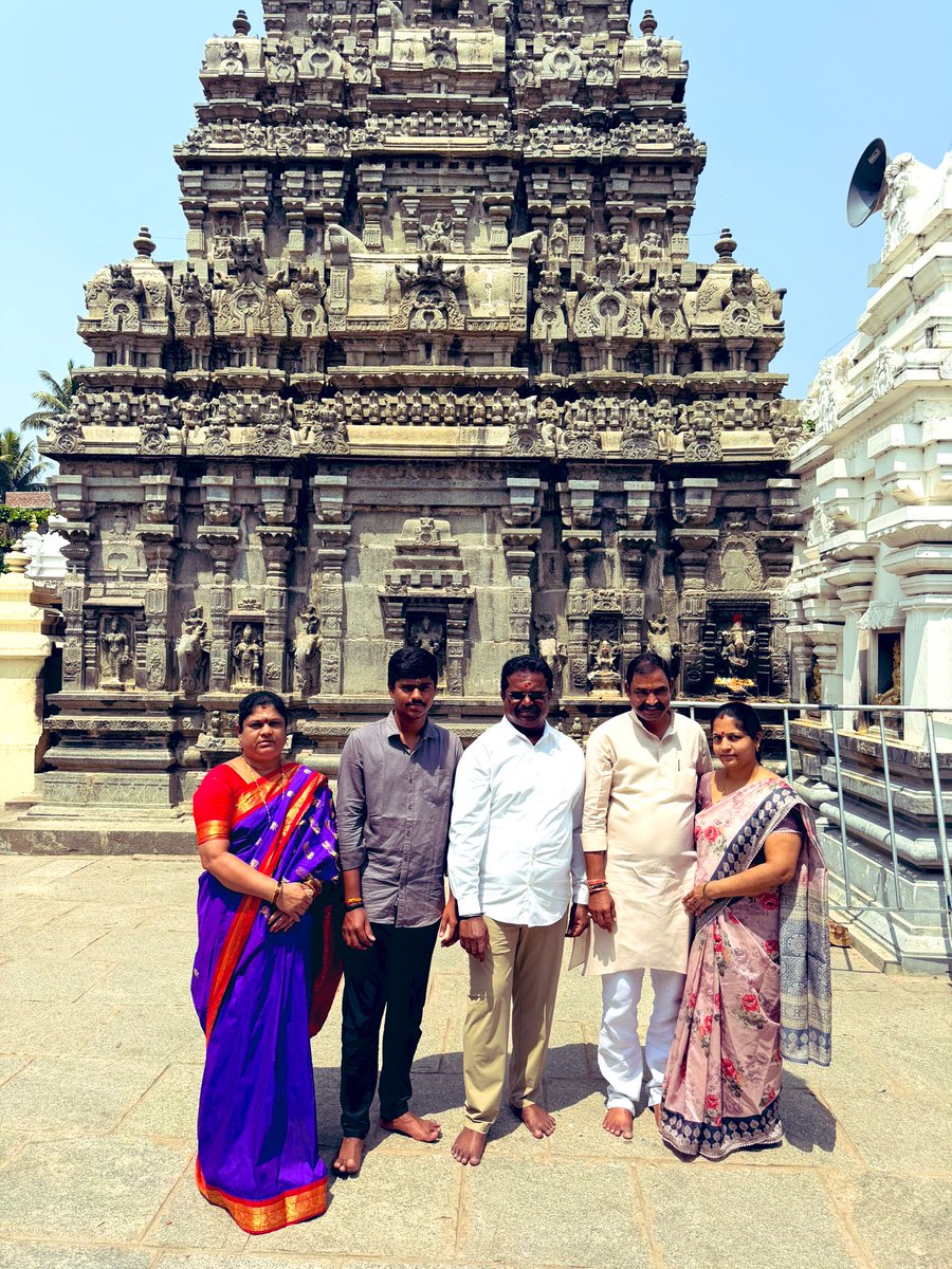 Devenda31282553's tweet photo. Grateful for the divine blessings received at Arasavalli Sun Temple, Sri Kurmam Temple and Simhachalam Appanna Temple.
A journey of faith, devotion and spiritual peace. 🙏✨
#Blessed #TempleVisit #DivineTrip #Simhachalam #Arasavalli #SriKurmam #DevotionalMoments #SpiritualVibes https://t.co/L7fR8aty3t