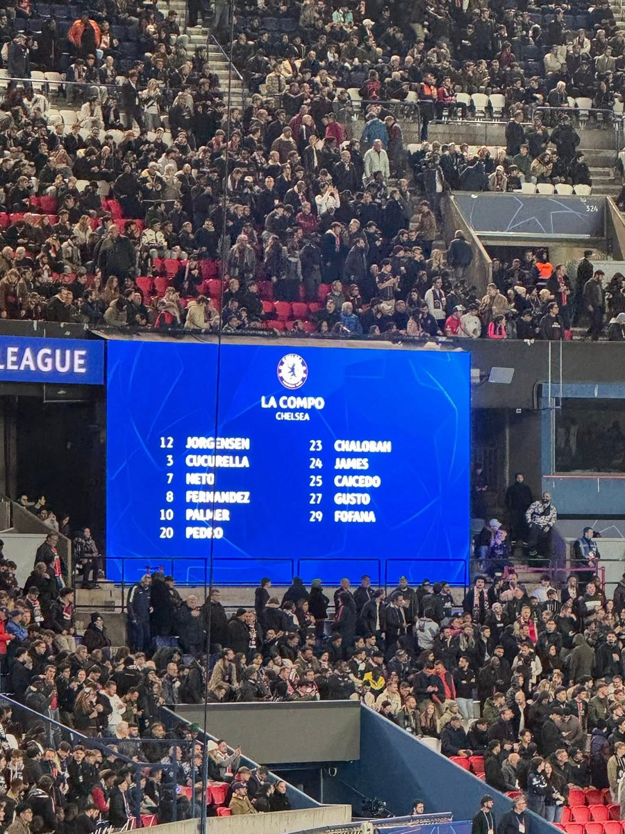 FrancoBlues12's tweet photo. Nous étions présents en nombre pour supporter les blues. 
Malgré un résultat décevant, nous retenons surtout l’ambiance de folie entre supporters et un espoir certain de remontada mardi prochain à domicile où certains de nos membres encourageront nos joueurs !

UpTheChels 💙 https://t.co/UIhQcHGF6A