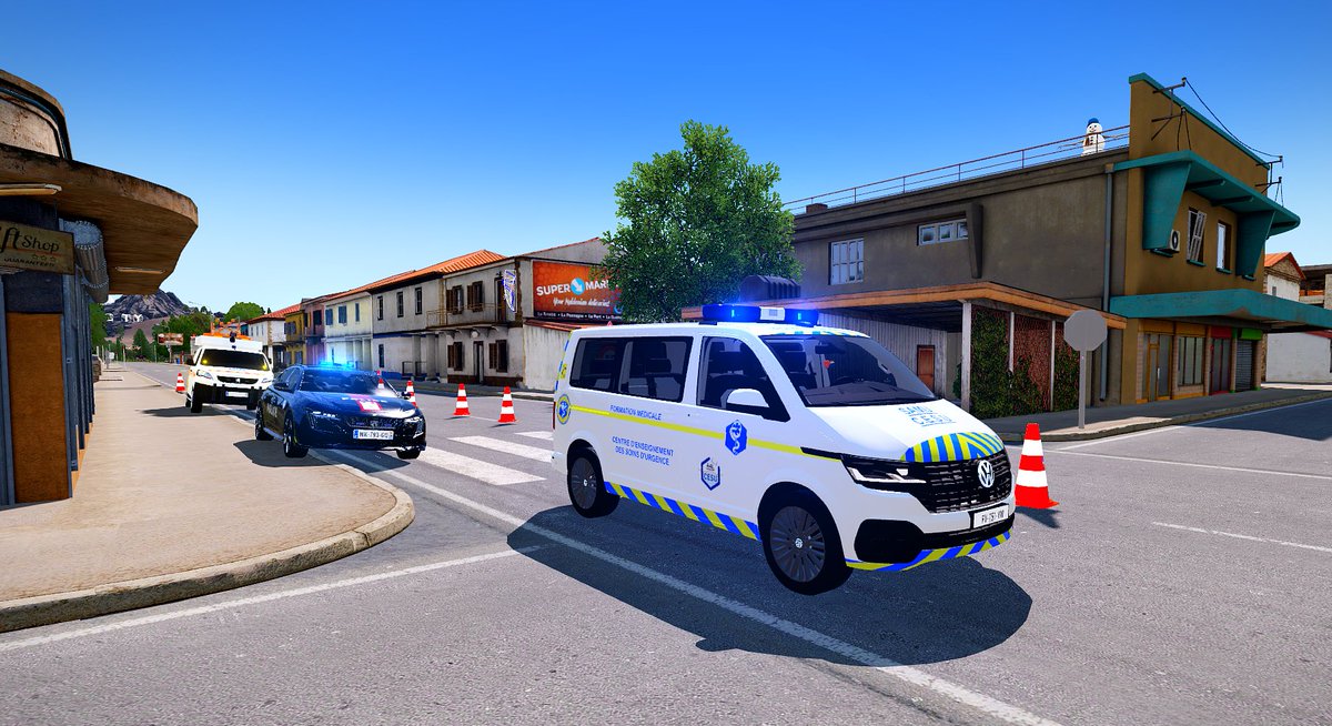 SAMU_A4L's tweet photo. L'Encadrement de permanence s'est rendu sur un stand de PaintBall en sécurisation, une opération d'Enedis en protection d'urgence électrique et gaz, puis une patrouille pédestre de prévention au marché de Noël, enfin intervention pour une compatibilité médicale d'un gardé à vue. https://t.co/ds6HBPPpDv