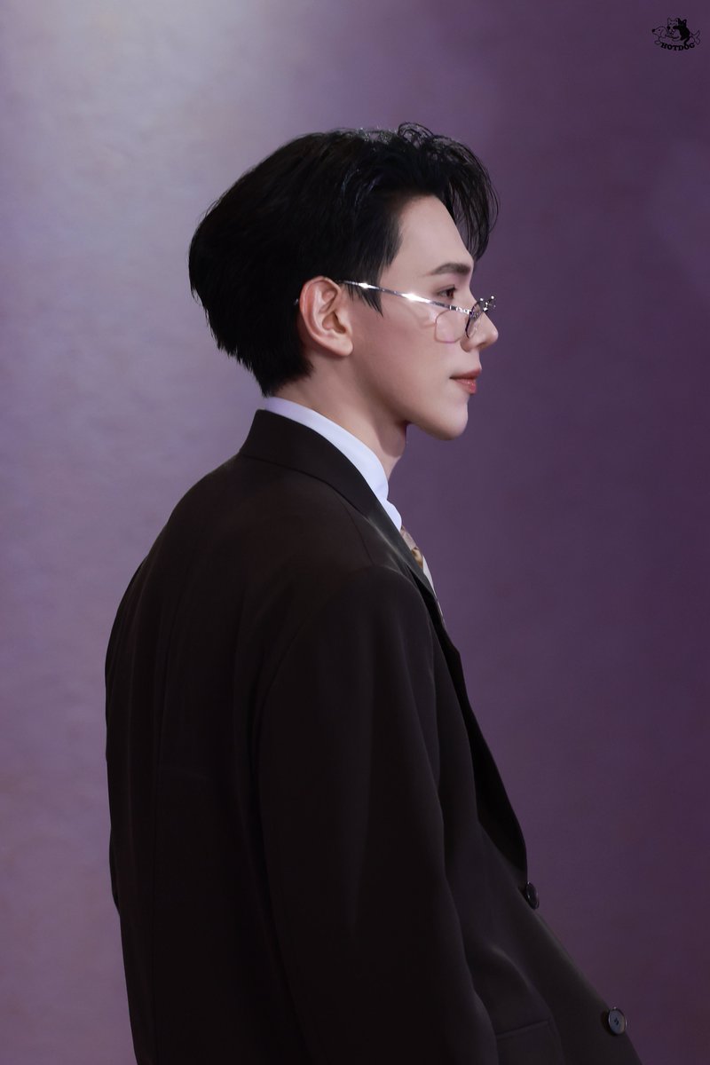 [250312]
หน้าหล่อแบบนี้ควรเอาไปจัดแสดงในพิพิธภัณฑ์ เส้นกรามคมๆ นี่น่าหลงใหลสุดๆ เลยยยยย

DAOU 9ENT X SIAM PARAGON
#DAOUx9entawards2026 
#ต้าห์อู๋ #DAOU #oueiija