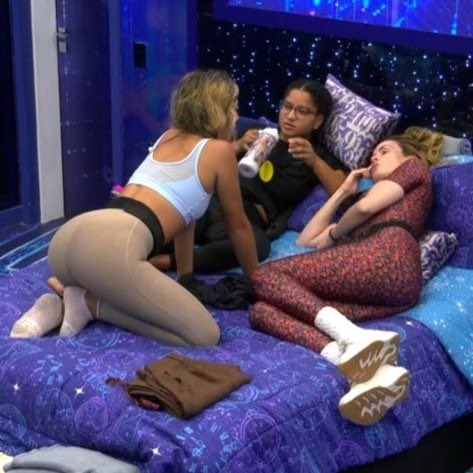 ÍndiaZoeira tweet media