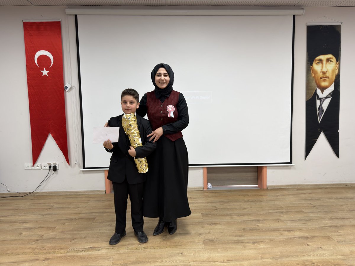 TslcyKaymakamlk's tweet photo. 📍 Kaymakamımız Sayın Kübra BAKA KILIÇ, 12 Mart İstiklal Marşı’nın Kabulü ve Mehmet Akif Ersoy’u Anma Günü dolayısıyla düzenlenen programa katıldı. https://t.co/CHWOJtusbd