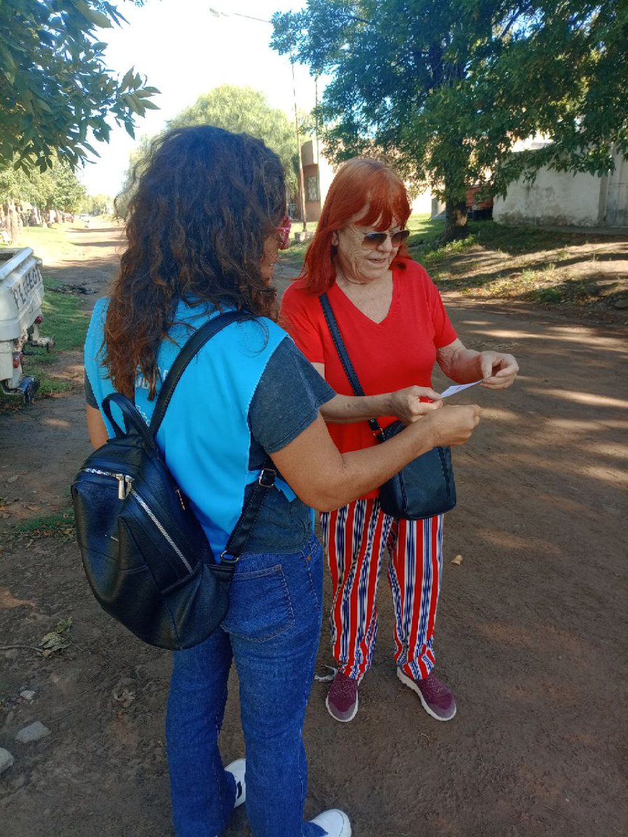 Seguimos cerca de los vecinos 👋🏠

​Este miércoles recorrimos el Barrio FONAVI de #Bragado para concientizar sobre la prevención del Hantavirus. Conversamos sobre cómo mantener hogares seguros y repartimos folletería clave. ✨

✅ 46 viviendas visitadas
✅ 86 vecinos alcanzados