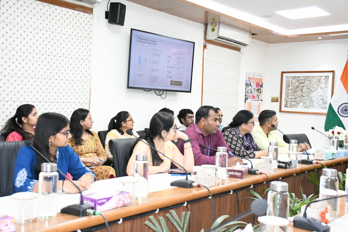 Ministry of Textiles tweet media