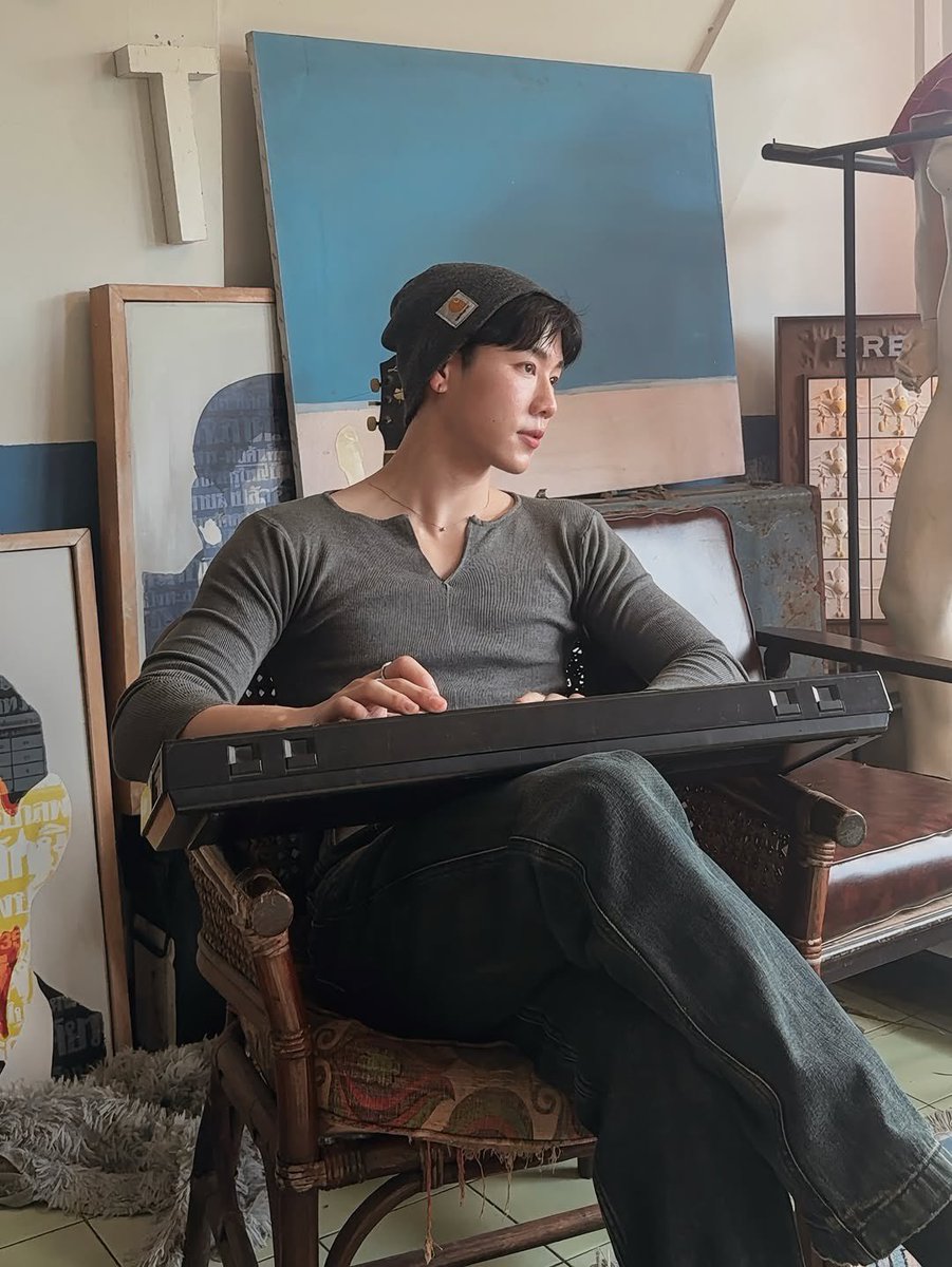 TheoryofYinWar's tweet photo. IG warwanarat 

🎹 🎨 📽️ 🌱 ツ

(เขาหล่อ แต่เขาแปก)
#หยิ่นวอร์ #warwanarat @warwanarat https://t.co/nSrrD8Lb71