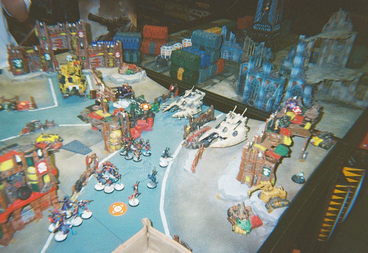 使い捨てフィルムカメラをようやく使い切って現像してもらった！
去年のバトルの写真、まるで90年代からウォーハンマーやってるかのようだ