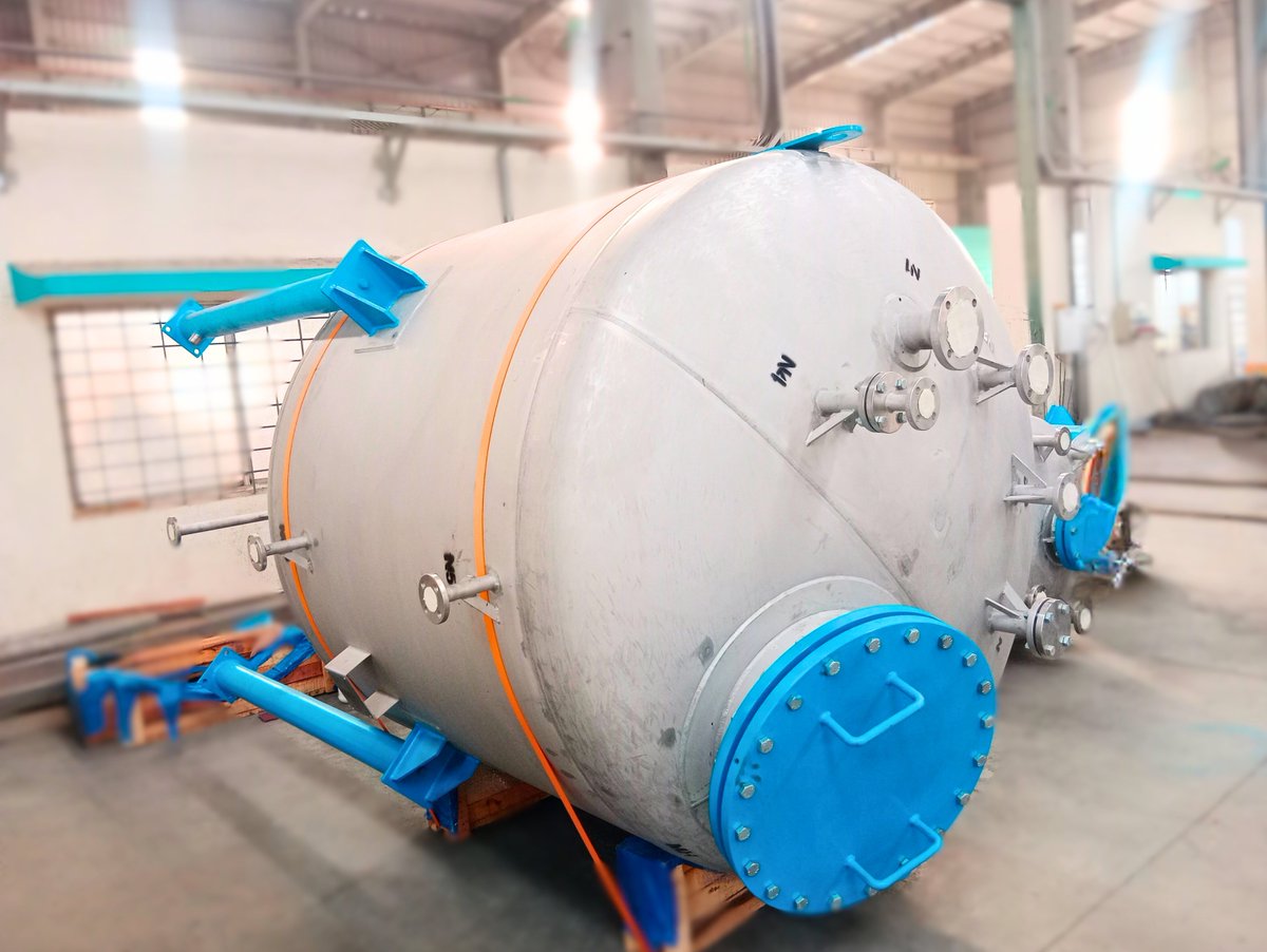 padmatechipl's tweet photo. ASME Sec VIII Div 1 Receivers dispatched from our Unit III facility.

• 4000 LTR – SS304
• 1000 LTR – SS316L
• Design Temp: 150°C

Manufactured with strong focus on quality, safety &amp; on-time delivery.

📞 9146140044
🌐 https://t.co/nSeSP1x4x0

#ProcessEquipment #Receiver https://t.co/GSqLtMA5DM