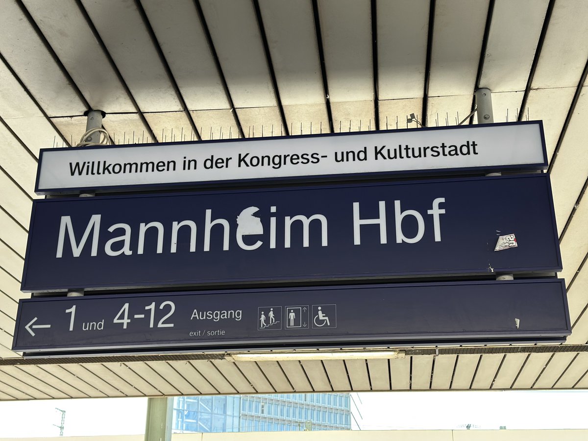 Aki 💙💛 tweet media