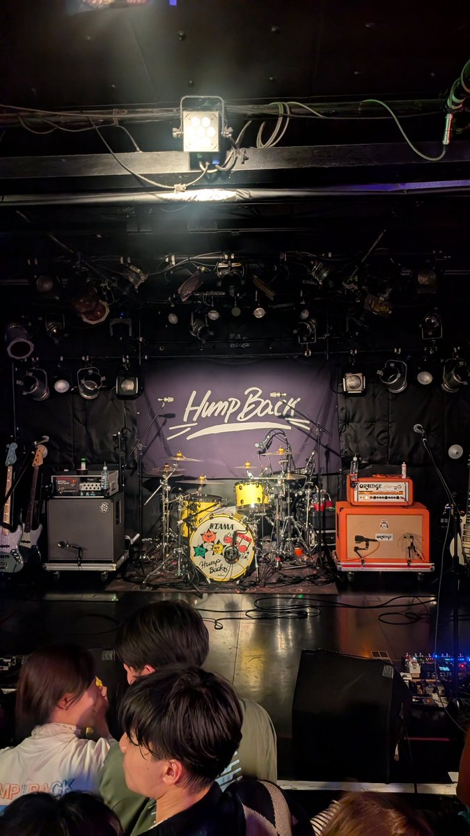 livekudou's tweet photo. 3/10 高田馬場CLUB PHASE
CLUB PHASE25周年企画
『今夜もHump Backに祝ってもらう』

頼んでないのに一方的に投げられた、初めてのライブ。
ああいう奴ってほんとにいるんだな。許せない。許さない。
でも、全体的に見れば、行ってよかった。元気もらった。

そろそろピック取りたい！！！ https://t.co/GHbA5I8wD4