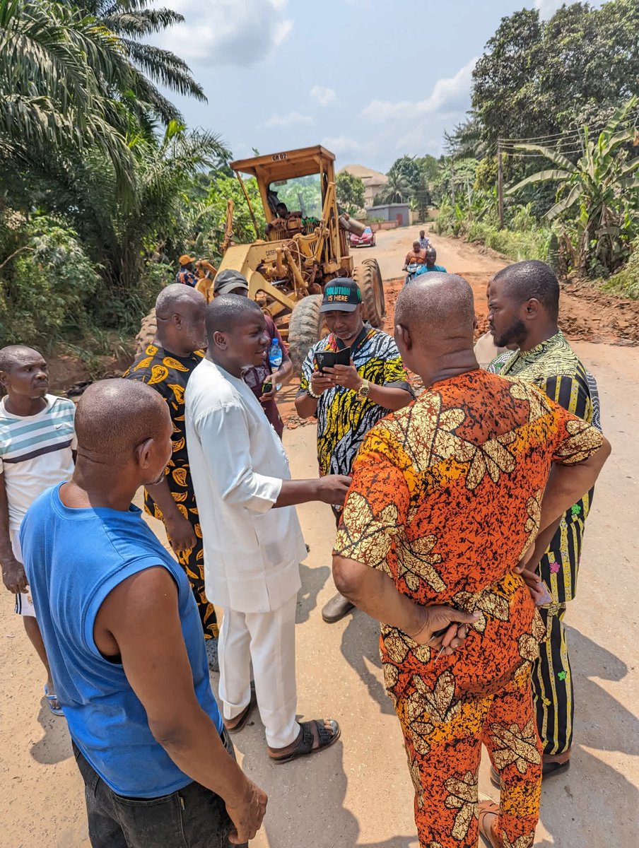 The Mayor of Nnewi North, Hon Echezona Anazodo, has flagged off the construction of the Chikason to Umuzu Otolo Nnewi road project. At the ceremony, Mayor Anazodo reiterated his commitment to sustainable infrastructural development in Nnewi North
~Nnewi North LG Media Directorate