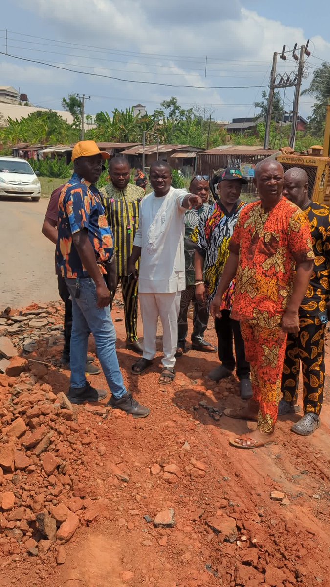 Greatcjay's tweet photo. The Mayor of Nnewi North, Hon Echezona Anazodo, has flagged off the construction of the Chikason to Umuzu Otolo Nnewi road project. At the ceremony, Mayor Anazodo reiterated his commitment to sustainable infrastructural development in Nnewi North
~Nnewi North LG Media Directorate https://t.co/TFSKIjaibZ