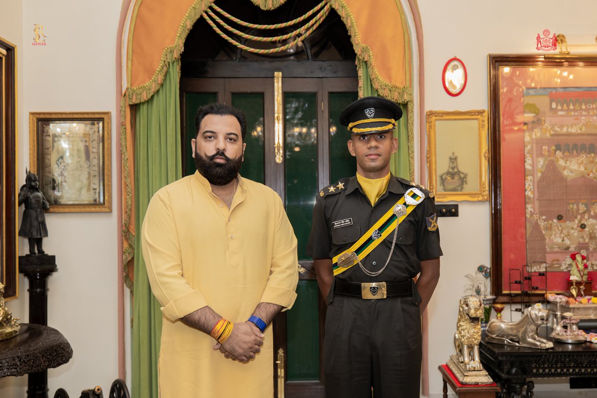MMPSUdaipur's tweet photo. Newly commissioned Indian Army officers and MMPS alumni Lt. Divyaraj Singh Rathore (2021) and Lt. Anshul Sharma (2018) paid a courtesy call on Shriji Huzur @lakshyarajmewar , receiving his blessings and felicitations for their dedication to serving the nation. https://t.co/BbkmdDLWow