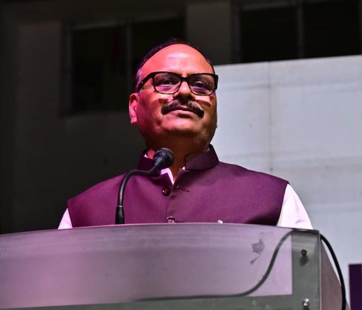 brajeshpathakup's tweet image. आज लखनऊ में टेक्नो ग्रुप ऑफ इंस्टीट्यूशंस में प्रख्यात आध्यात्मिक वक्ता, ब्रह्म कुमारी परम आदरणीया शिवानी दीदी जी द्वारा आयोजित "जागृति सेशन" के उद्घाटन कार्यक्रम को संबोधित करते हुए।

इस अवसर पर ब्रह्म कुमारी आश्रम की परम आदरणीया राधा दीदी जी, चेयरमैन, टेक्नो ग्रुप श्री आर०के०