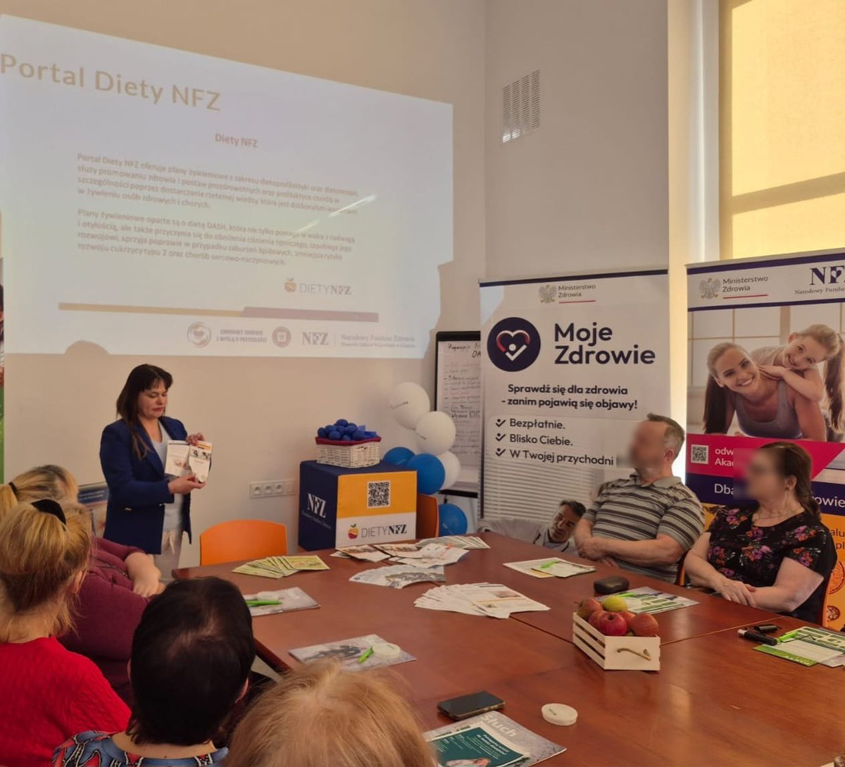 NFZ_Gdansk's tweet photo. 🍏Zdrowie nie ma metryki!
#PomorskiNFZ wraz z #Sanepid gościli w Radzie Dzielnicy @gdansk Wrzeszcz Górny. Eksperci przekonywali Seniorów do zdrowego żywienia w złotym wieku #DietyNFZ i #profilaktyka, która daje siłę na lata🌞.
Dziękujemy za wspaniałą energię💪.
#zdrowySenior https://t.co/Jjjj5DfQE8