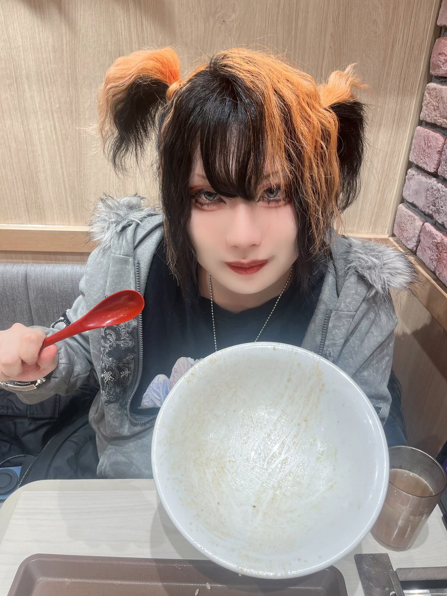 sxxsi___'s tweet photo. 食欲止まらなくてキング牛丼を完食 https://t.co/bMYqStJEUw
