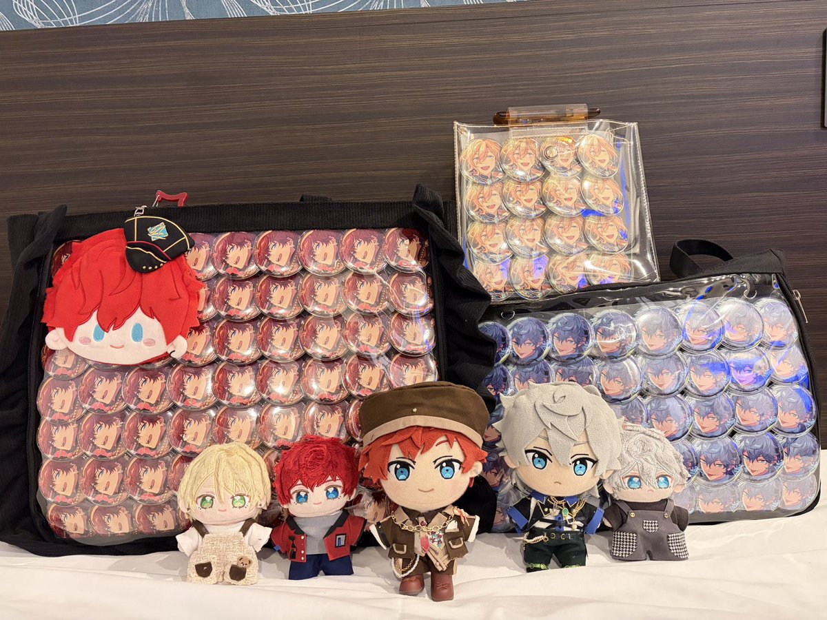 明日これで行きますぅ！
私よ。なぜ缶バあるのに英智ぬいを持ってきてないのかな？
大阪にはしっかり持っていくからね😭