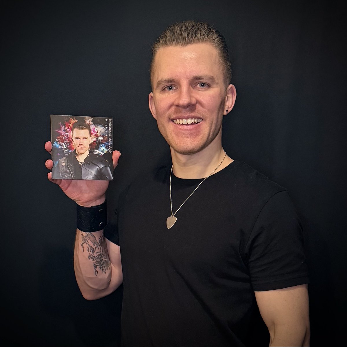 LET’S GO!🤘🔥

My Debut Album “OFF THE SPECTRUM” is now available on CD 💿 

It looks Boss!!🔥 
So happy with the quality and finished shine! Thanks to everyone who helped bring this album to life! 💿 

Need my face staring at you 24/7? 👀🤣 
£10 💰 Will see it done! 

#album