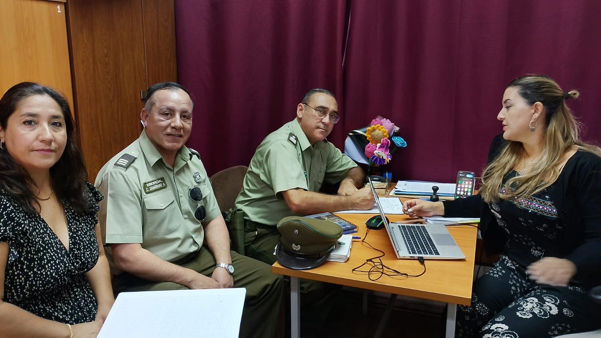 CarabPrefCord's tweet image. #PuenteAlto:
@CarabMicc

de la 38ª Comisaría se reune con la directiva del #ColegioJuanMackenna, con la finalidad de programar campañas de prevención en contra del #Bullying con el alumnado y tratar asuntos de seguridad.
#CarabinerosdeTodos 
#LaPrevenciónEsNuestraEsencia