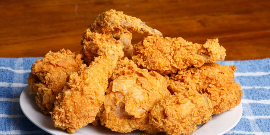 curiosidadafoco's tweet image. O frango frito se tornou um dos pratos mais populares do mundo e é símbolo da culinária do sul dos EUA.
#Curiosidades #Frango #Gastronomia