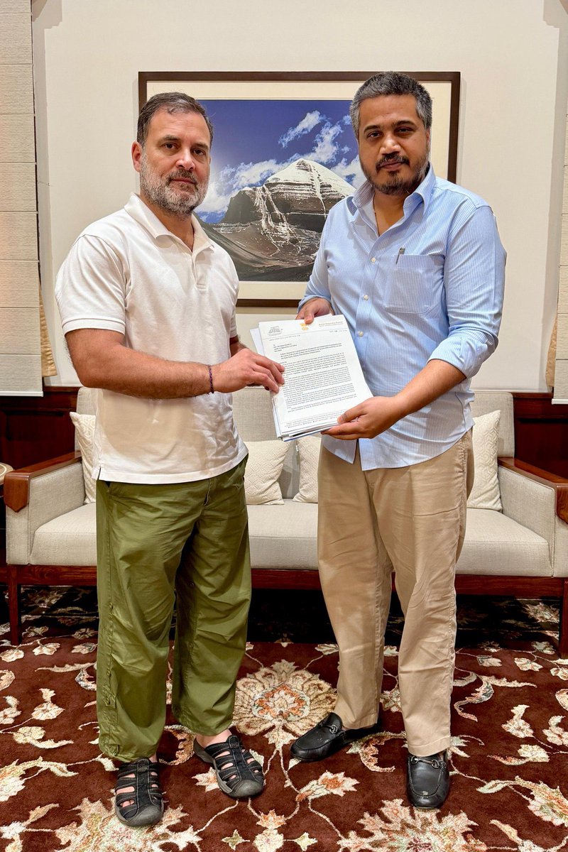 While the Maharashtra Assembly session is underway, where MLAs raise issues from their constituencies and government announces key schemes and policies..

Rohit Pawar is in Delhi meeting leaders who have neither met Ajit Pawar nor had any connection with him.

Dada once said,